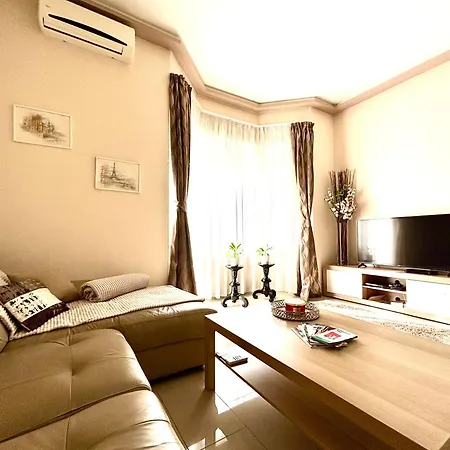 Riverside Mansion شقة