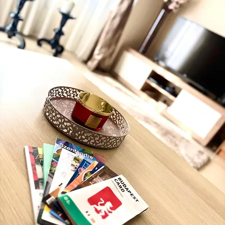 Riverside Mansion * بودابست