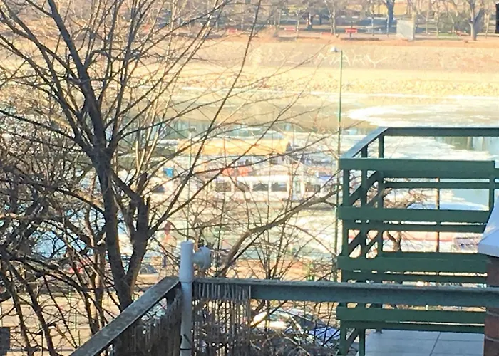 Apartment Riverside Mansion