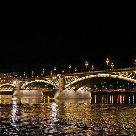 Riverside Mansion * Budapest