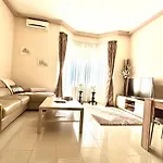 Apartament Riverside Mansion